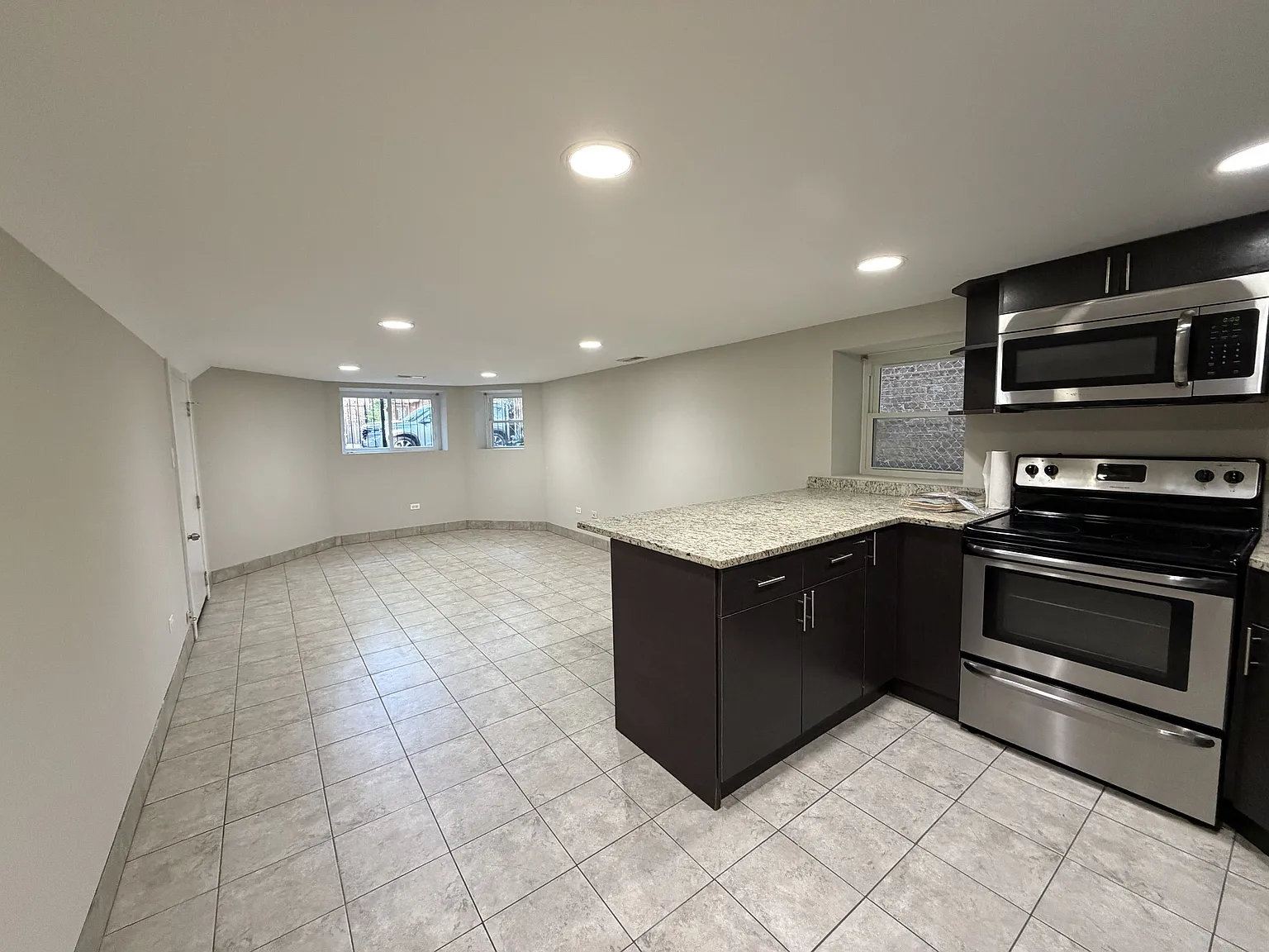 2 bed, 900 sqft, $1,550 — Photo 2