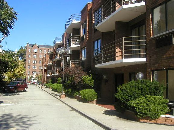 3rd image of 119-40 Metropolitan Ave #H3