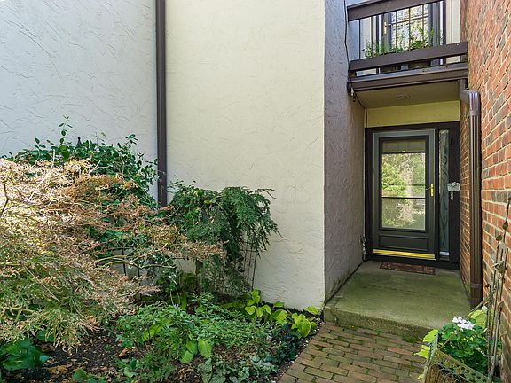 4th image of 131 Saint Michelle St