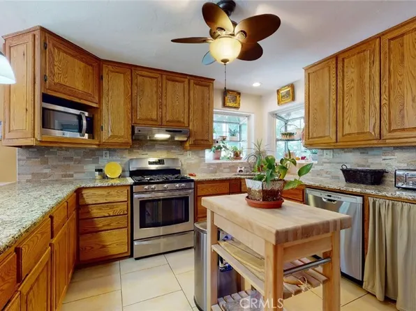 31529 Overhill Dr, Running Springs, CA 92382