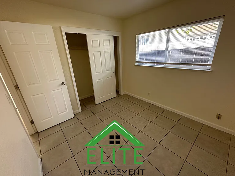 8023 Montgomery Dr — Photo 8