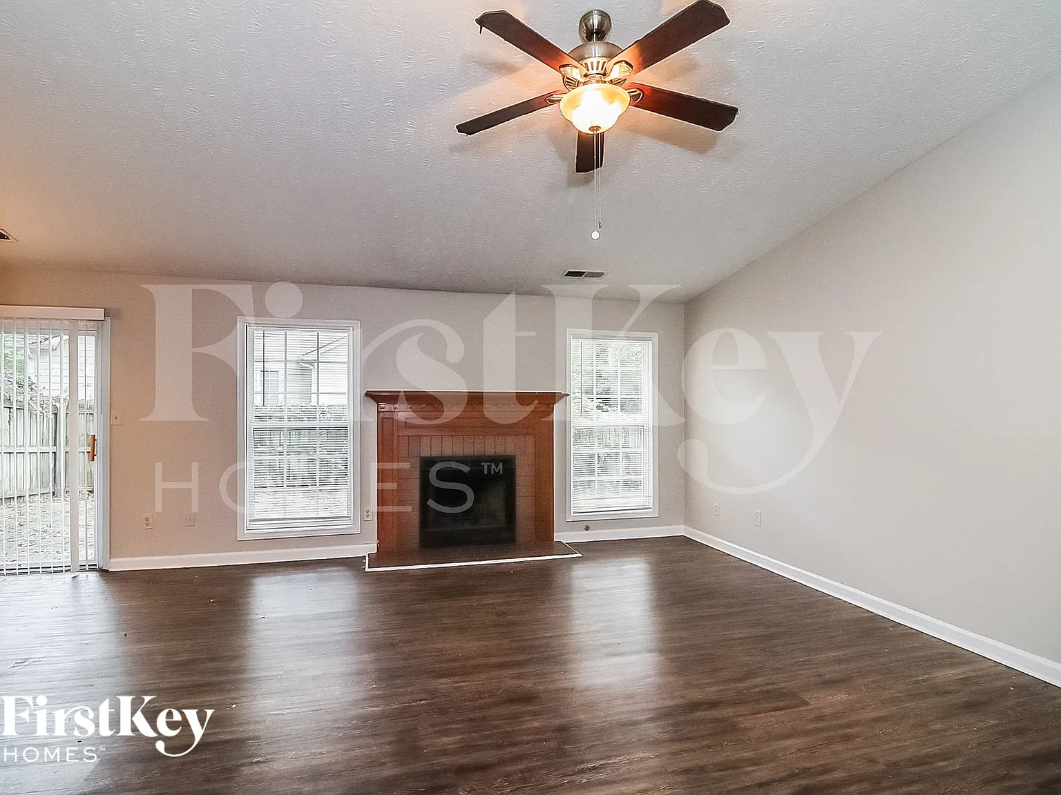 3 bed, 2.0 bath, 1740 sqft, $2,835 — Photo 2