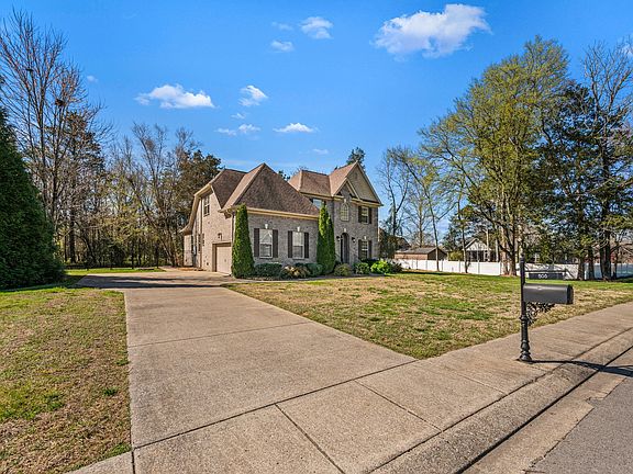 3rd image of 506 Serviceberry Dr
