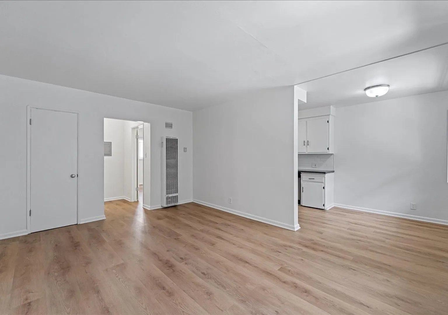 Beautiful Inglewood Apartment! — Photo 1