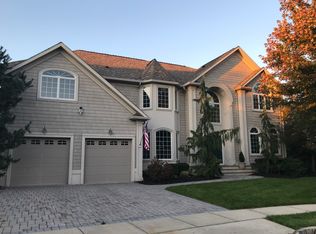 9 Reynolds Ct, Edison, NJ 08820