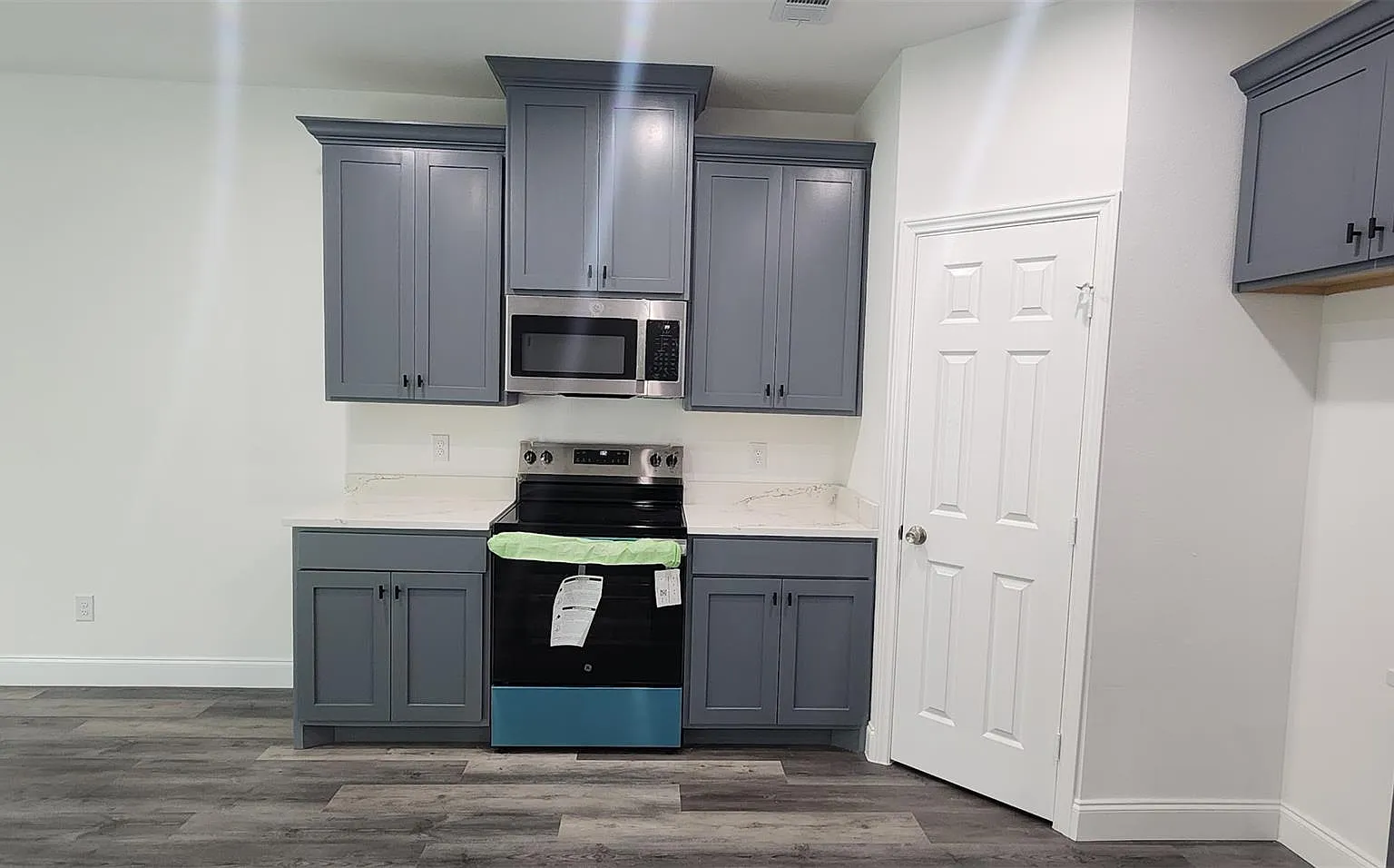 3 bed, 1305 sqft, $1,525 — Photo 2