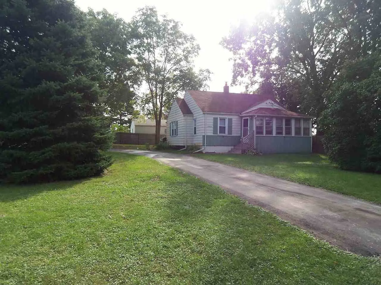 1601 Algonac Dr photo 1