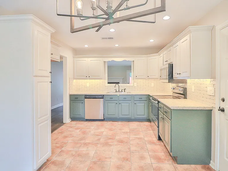 1914 Sandbrook Dr — Photo 9