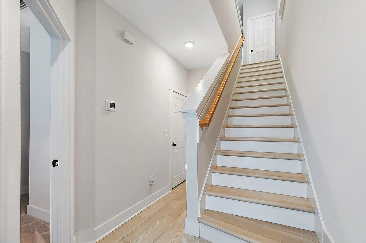 2 bed, 2.0 bath, 1170 sqft, $2,500 — Photo 2