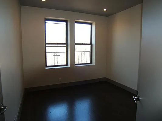 Rented by Evergreen Apartments BK | media 43