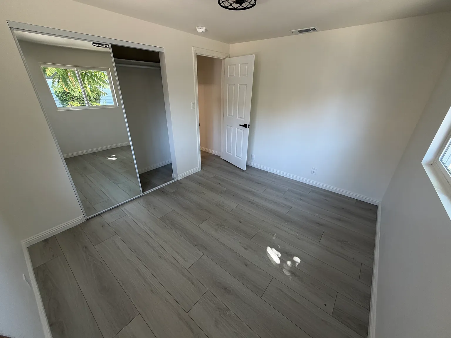 Apperson St, Sunland — Photo 2
