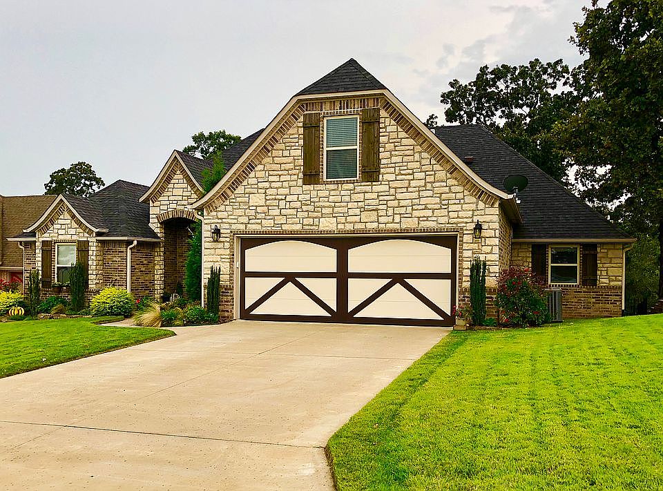 1st image of 2621 Parkway Ln