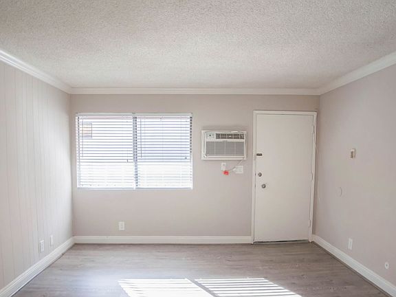 2nd image of 613 N Sycamore Ave APT 09