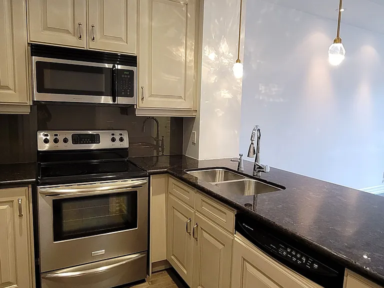 21 Burkebrook Pl #338 — Photo 7