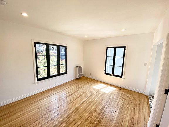 3rd image of 7958 Norton Ave #6