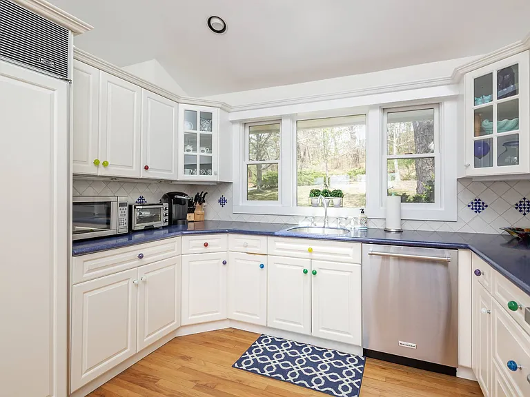 6 Peconic Rd — Photo 7