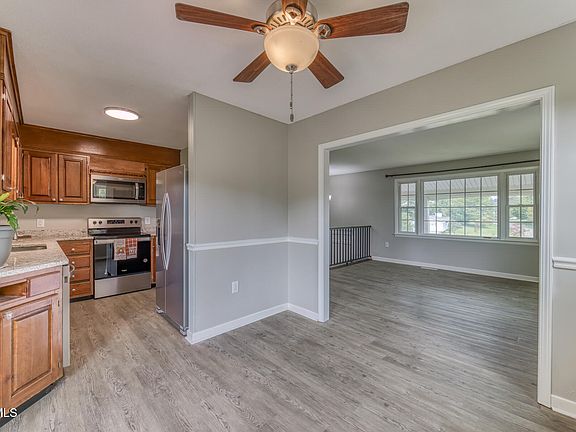5th image of 110 Norwood Dr