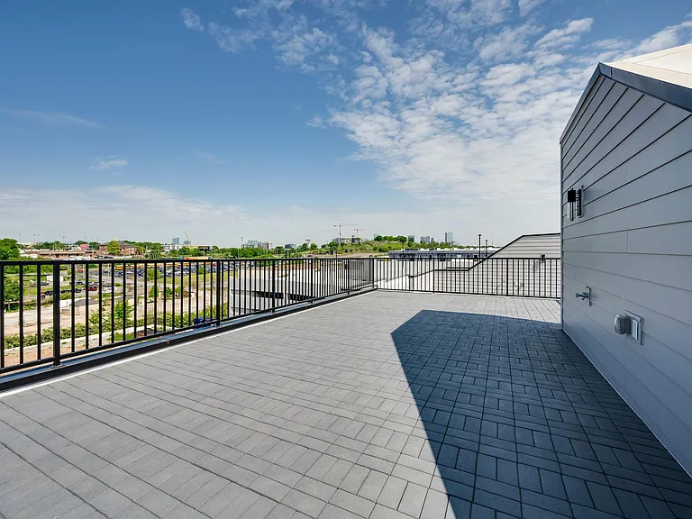 660 Hamilton Ave — Photo 2