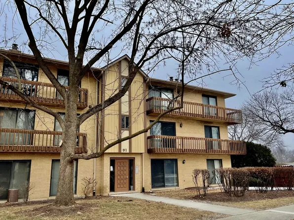 91 Olesen Dr APT 2N, Naperville, IL 60540