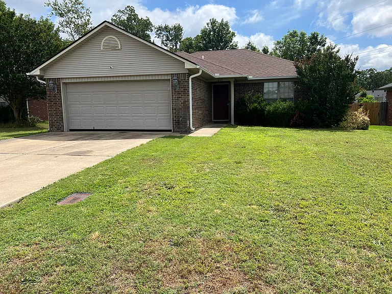 1660 Arden Ln — Photo 4