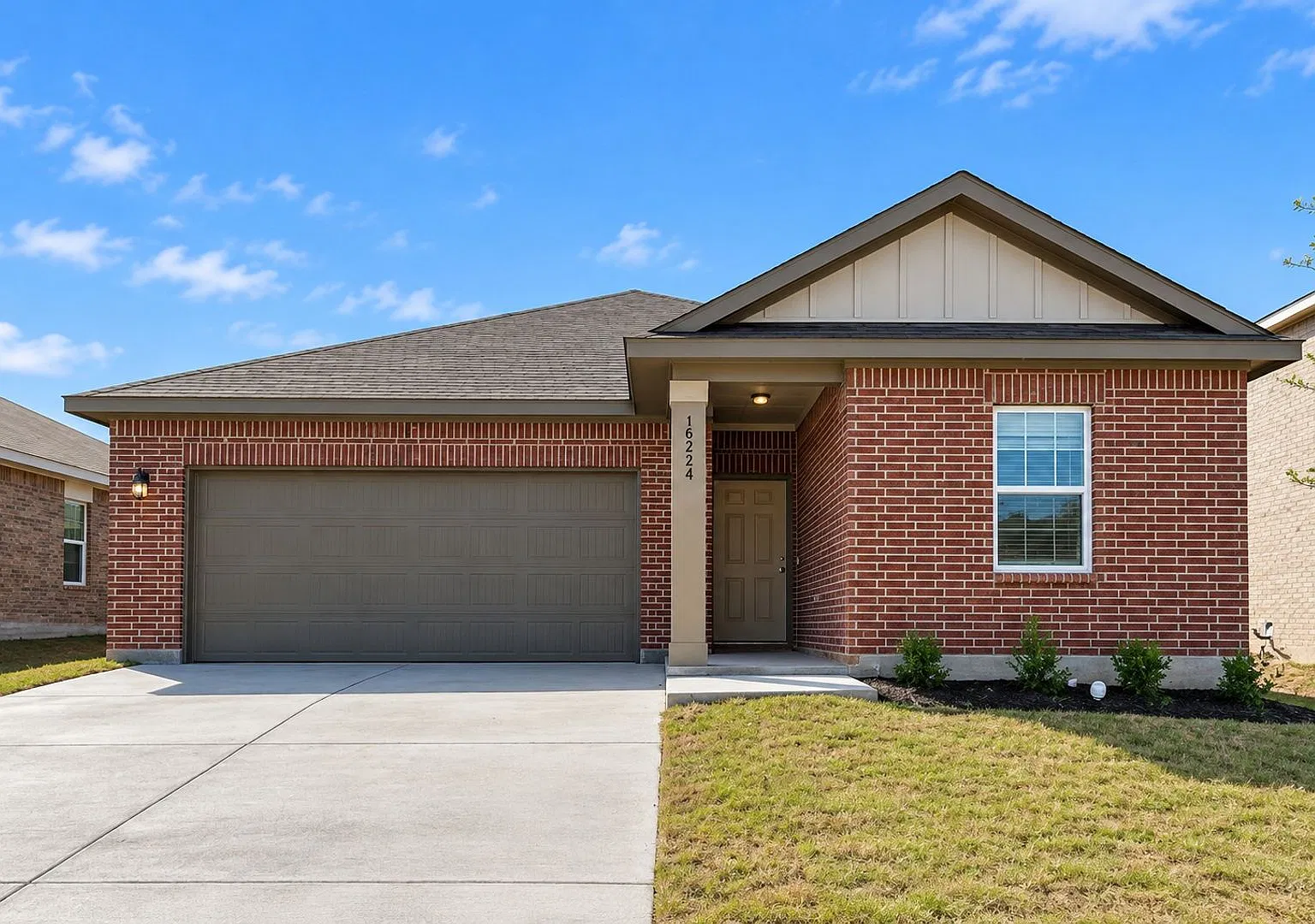 Gorgeous Single Family Home for Lease in Marine Creek Hills — Photo 1