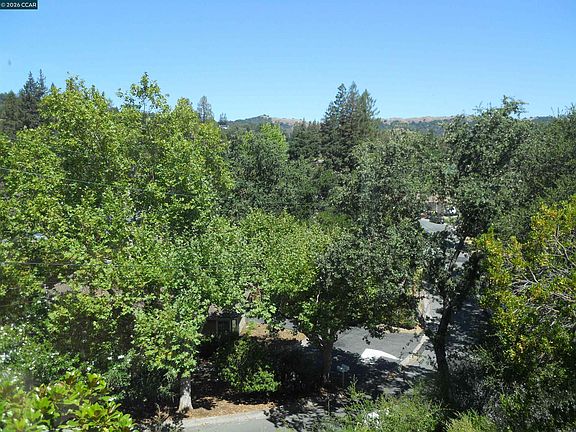 5th image of 3690 Sundale Rd Unit 2