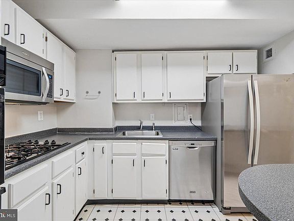 2nd image of 3315 Wisconsin Ave N #B3