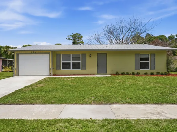 445 NE Armory Circle, Port St Lucie, FL 34983