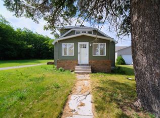 389 12th St, Manistee, MI 49660