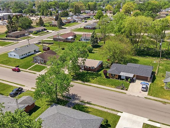 2nd image of 1040 Skylark Dr