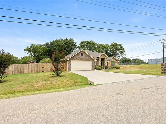 3rd image of 306 Knob Hill Dr