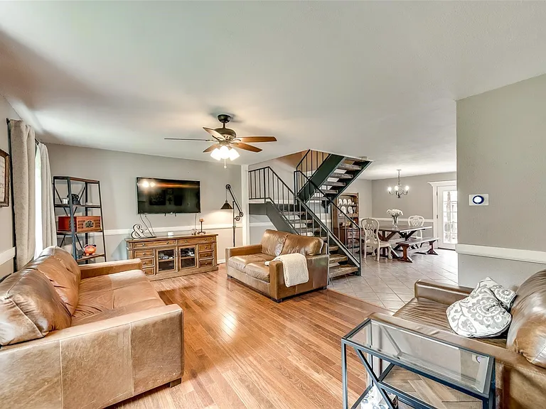 426 Westview Ter — Photo 1