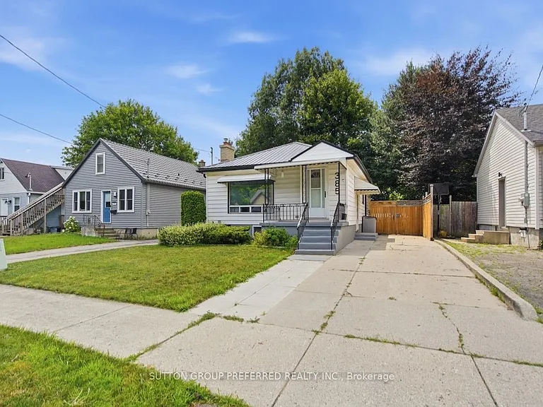 385 Avondale Rd — Photo 3