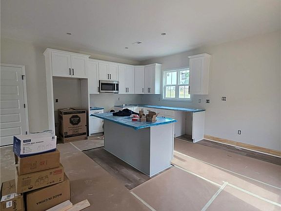 5th image of 253 Barberry Rd