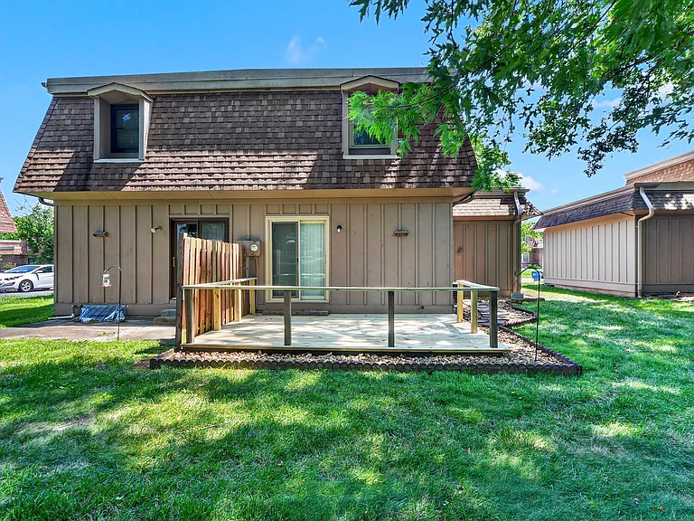 2387 Charlemagne Dr — Photo 17