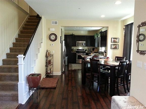 5th image of 165 Barnhill Dr