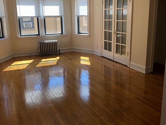 5th image of 6223 N Artesian Ave APT 3E