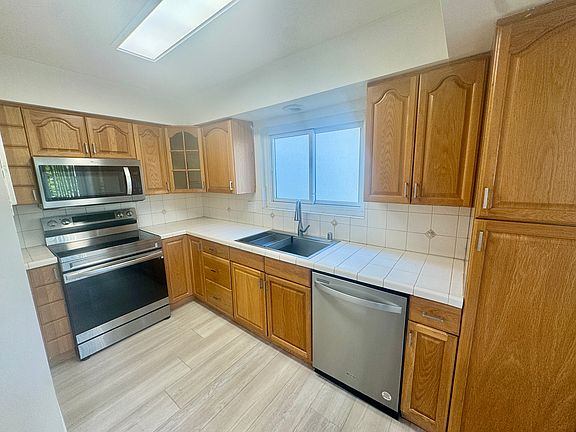 5th image of 1615 Greenfield Ave APT 8