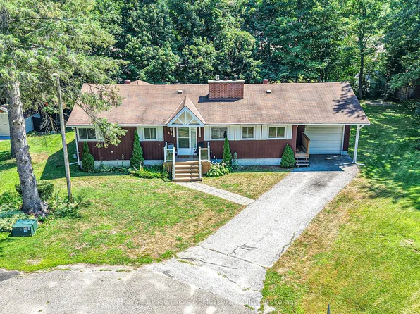 180 Lofty Pines Cres, Gravenhurst, ON P1P 1M6