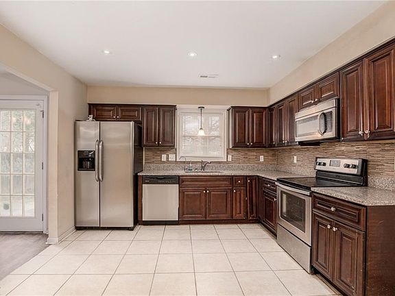 5th image of 328 Catalpa Ave