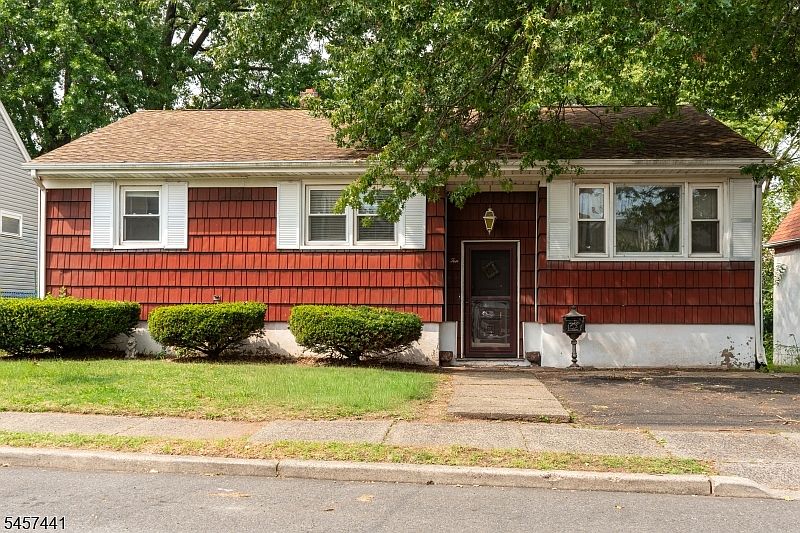 1st image of 10 Moore Pl