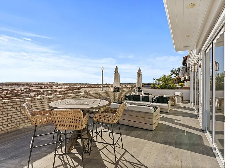1215 E Balboa Blvd — Photo 47