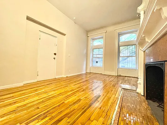 Rented by CitySites Real Estate Group | media 5