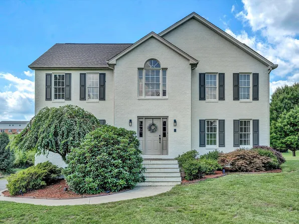 58 Yorktown Rd, Troutville, VA 24175