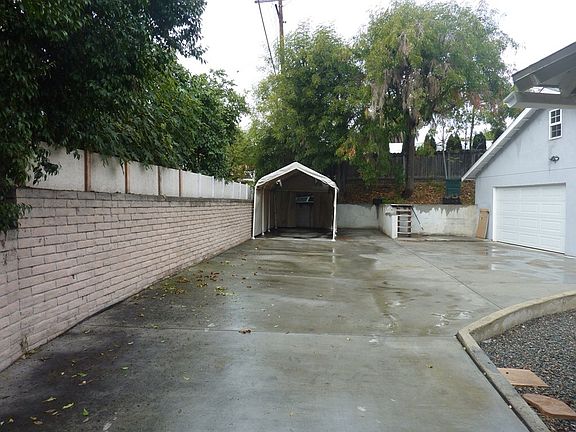 Rear garage parking