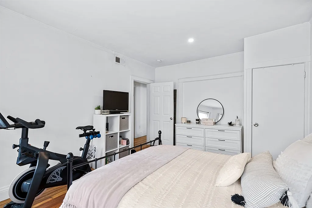 Building Photo - 7 Hallam St #3