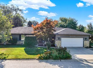 575 Hacienda Pl, Greenwood, IN 46143