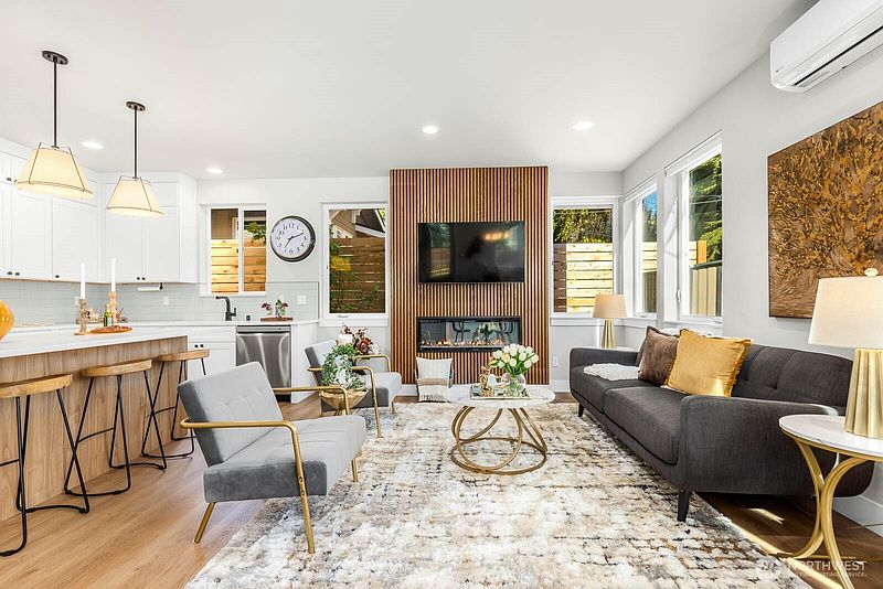 5th image of 4326 A SW Mills Street