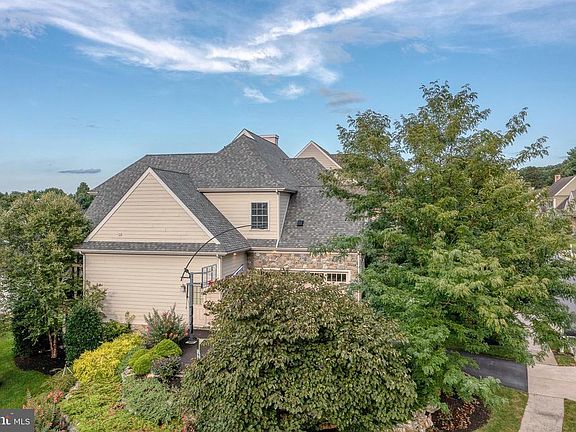5th image of 361 Addison Pl