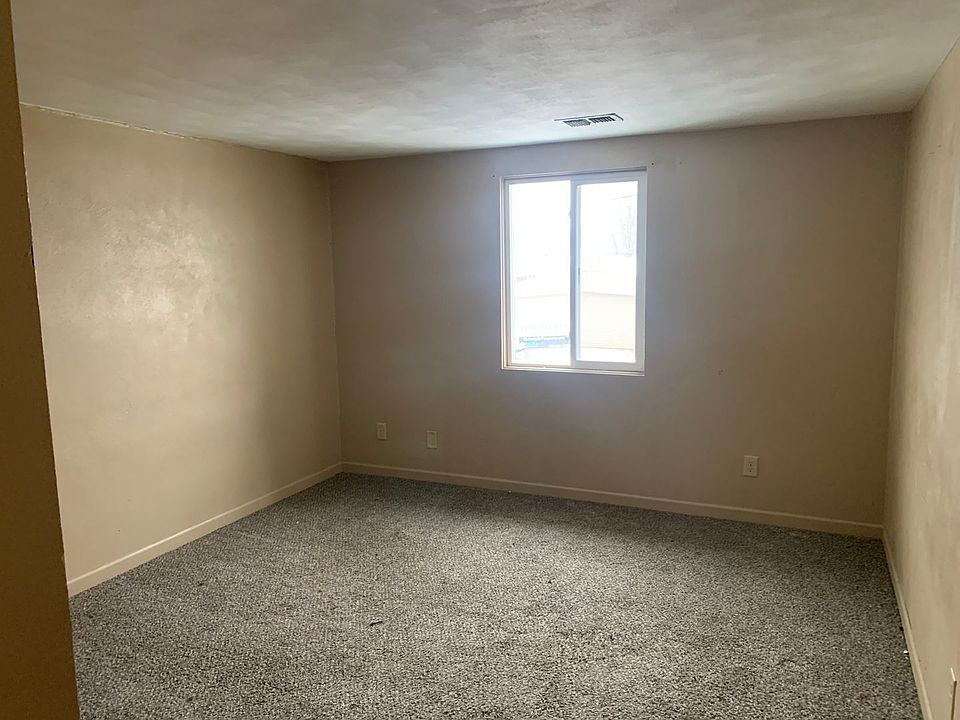 2702 N Pine St Apartment Rentals Pekin, IL Zillow